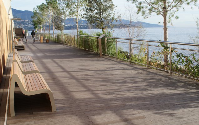 39. Deska tarasowa z bambusa X-treme MOSO Bamboo w systemie legarów aluminiowych GRAD