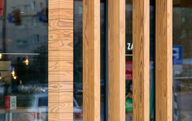 185. Elewacja drewniana z Sosny Bezsęcznej Thermory KFC Kraków