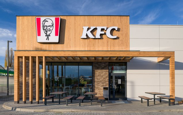 149. Elewacja drewniana z Sosny Bezsęcznej Thermory KFC Kraków