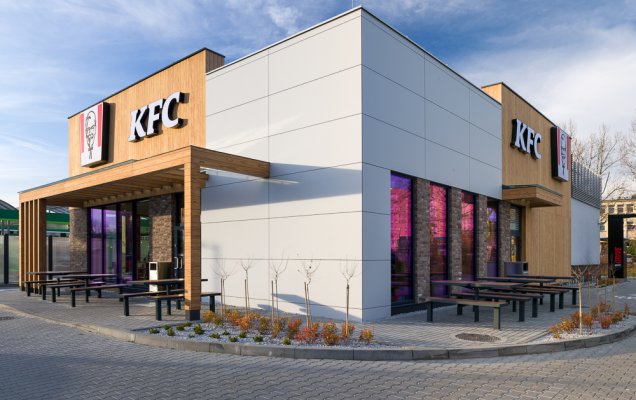 183. Elewacja drewniana z Sosny Bezsęcznej Thermory KFC Kraków